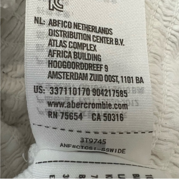 Hollister Women's White Lace Tube Top
Size Medium - Picture 4 of 4